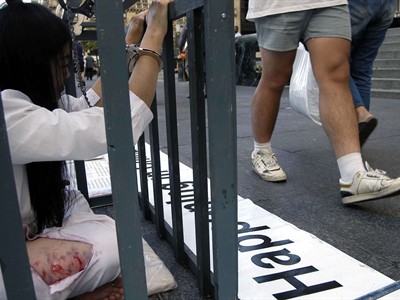Prosvjed protiv mučenja pripadnika Falun Gonga