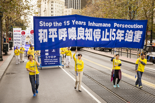 Mirni protesti Falun Gong praktikanata protiv progona i ubijanja nevinih ljudi u Kini.