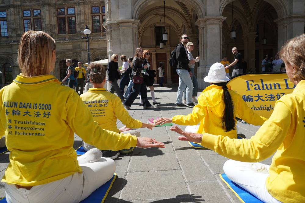 Die 5. Übung von Falun Dafa. Foto: FDI